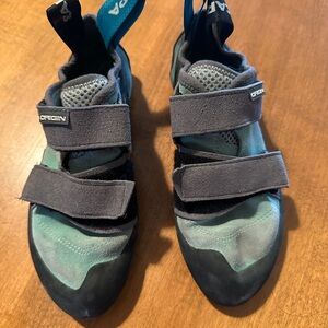 Scarpa Origin Women's Climbing Shoes in Gray and Black